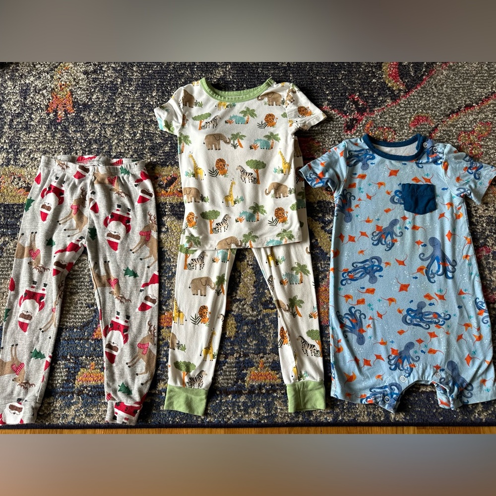 Lot Pajamas Santa Octopus Safari Carter's Little Me Coco Moon 2T